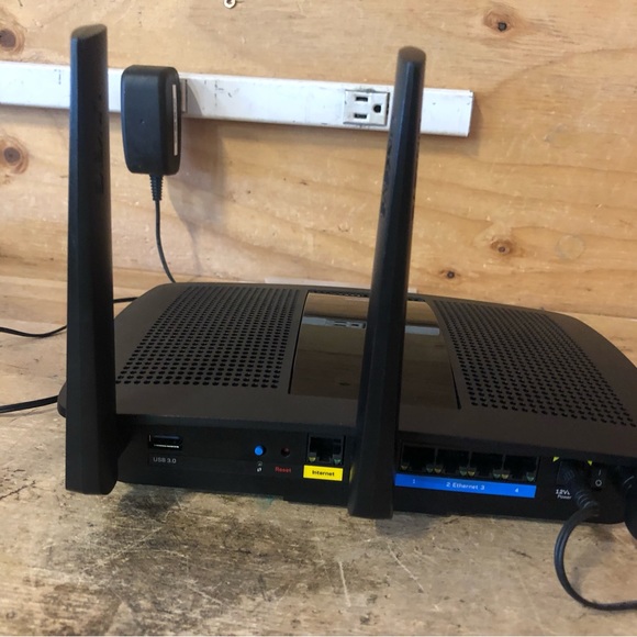Linksys EA7300 AC1750 MU-MIMO Dual-Band Gigabit Wi-Fi Wireless Router w/ Adapter - Picture 8 of 15